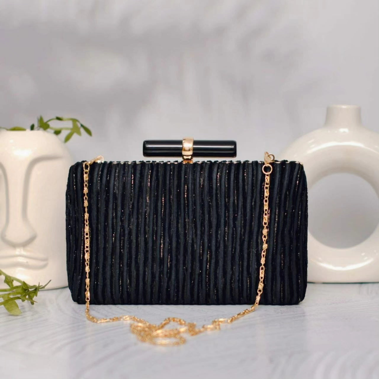 VELVET PLEATED PURSE