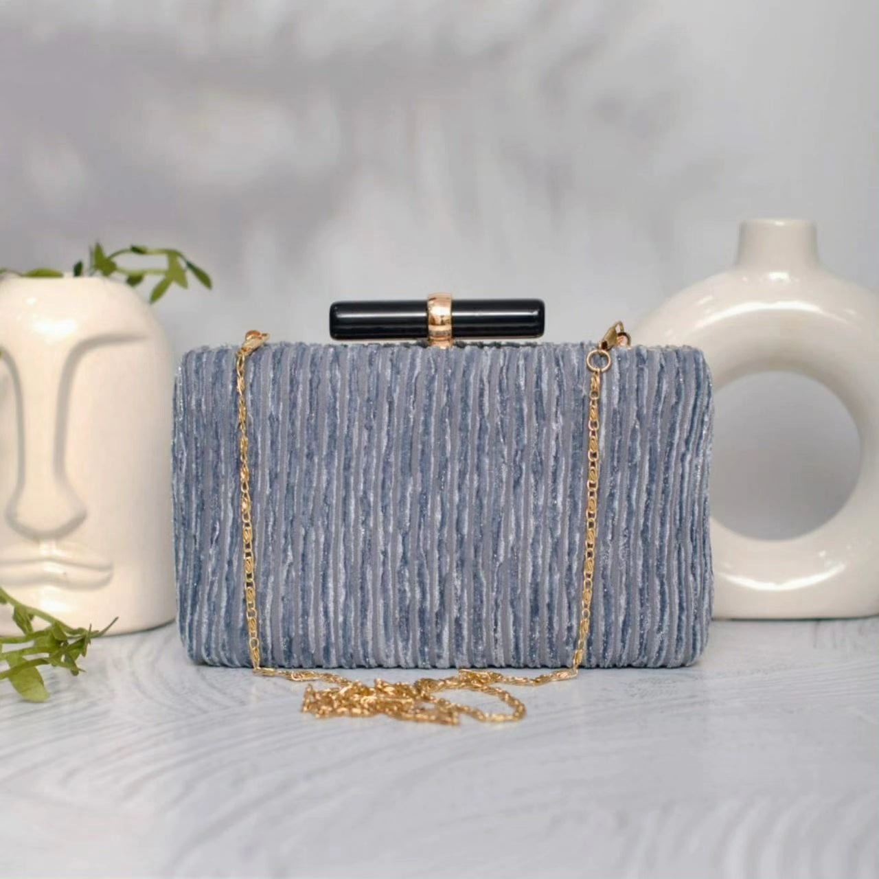 VELVET PLEATED PURSE