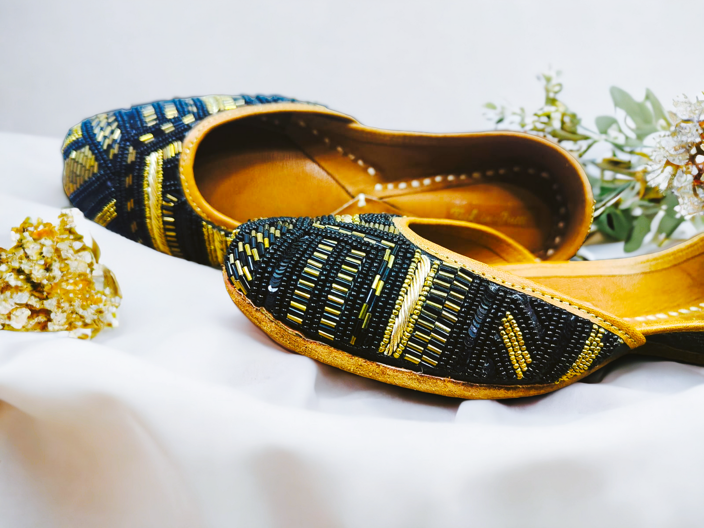 MIDNIGHT GOLD JUTTI