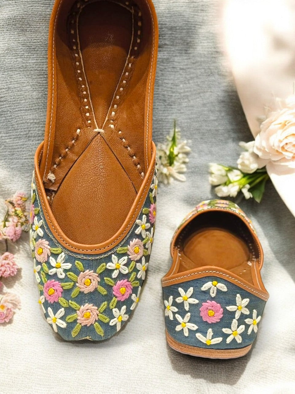 DENIM FLORAL JUTTI