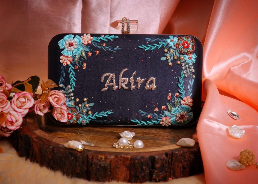 HIGHLIGHTED CUSTOMIZED PURSES