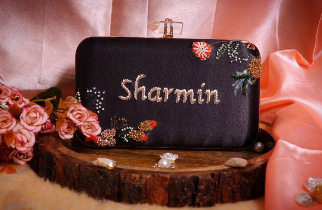 HIGHLIGHTED CUSTOMIZED PURSES