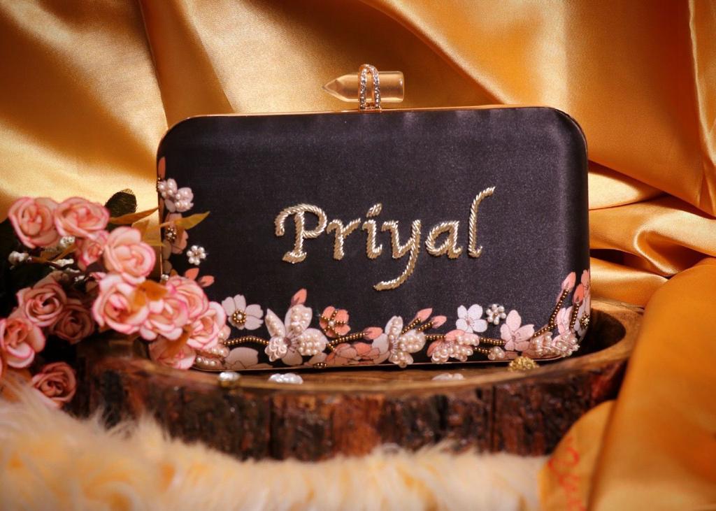HIGHLIGHTED CUSTOMIZED PURSES
