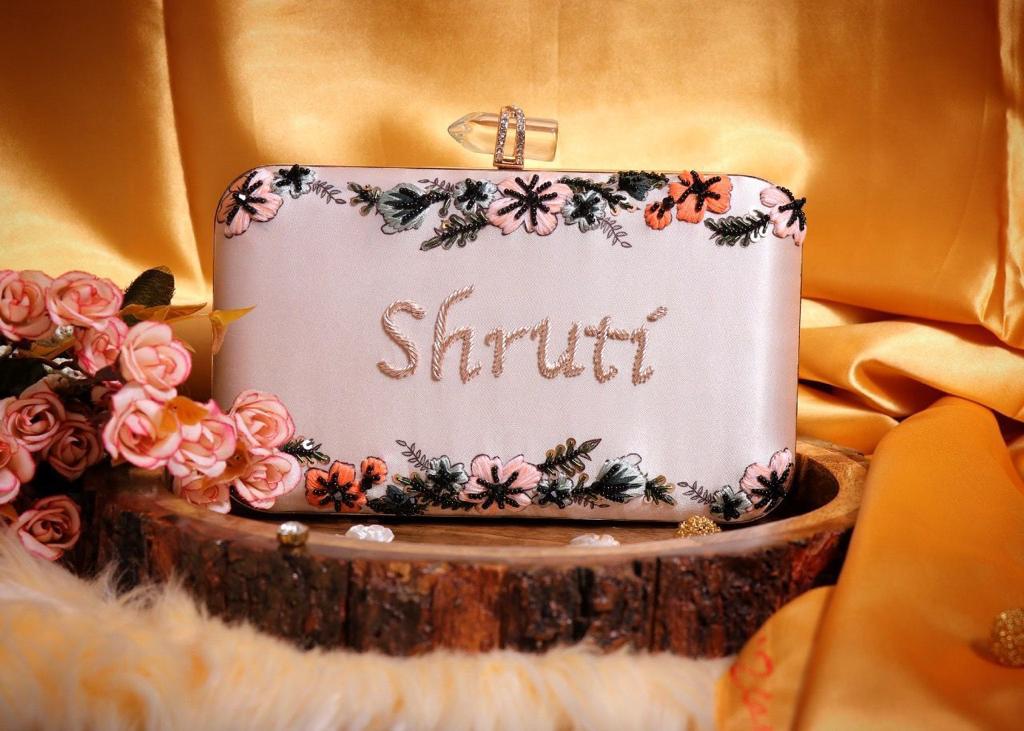 HIGHLIGHTED CUSTOMIZED PURSES